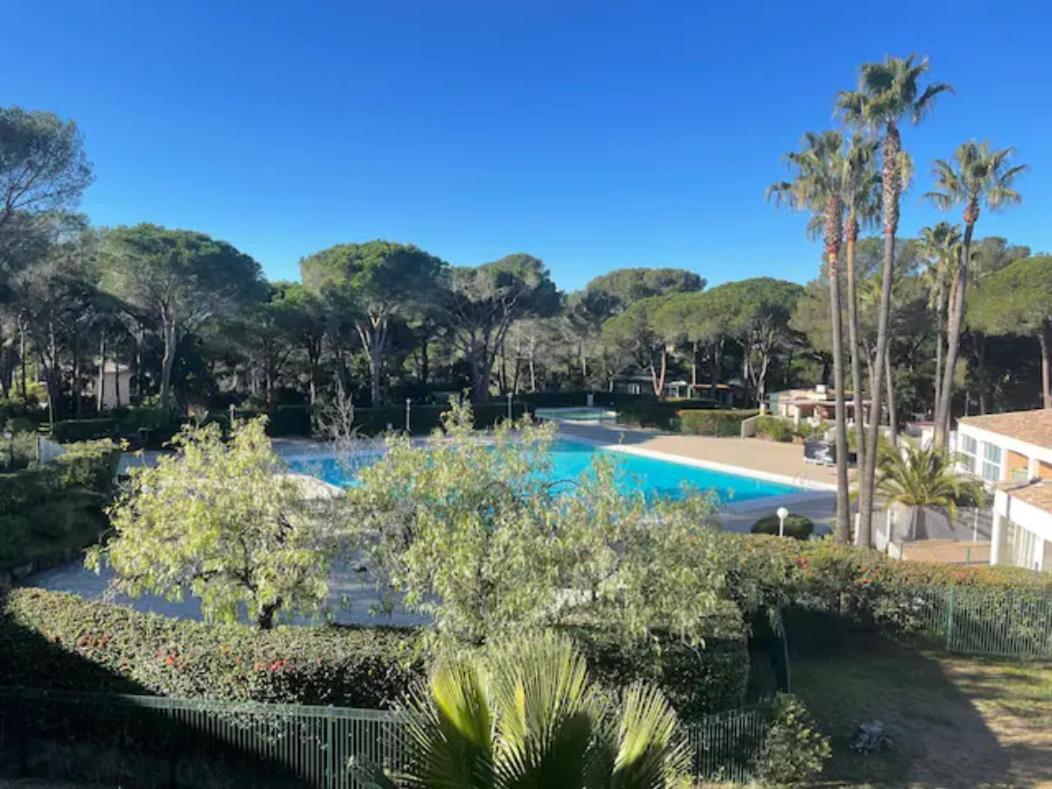 Bel Appartement Vue Sur Piscine 1 Chambre Fermee Et 1 Espace Cabine Saint-Raphaël Екстериор снимка