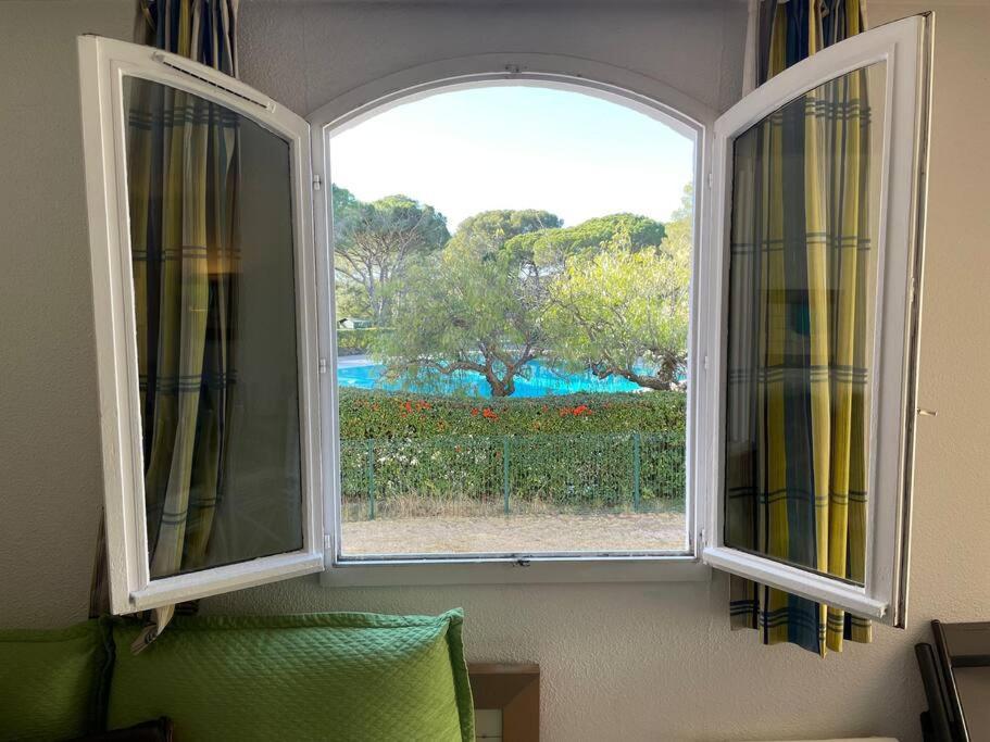 Bel Appartement Vue Sur Piscine 1 Chambre Fermee Et 1 Espace Cabine Saint-Raphaël Екстериор снимка