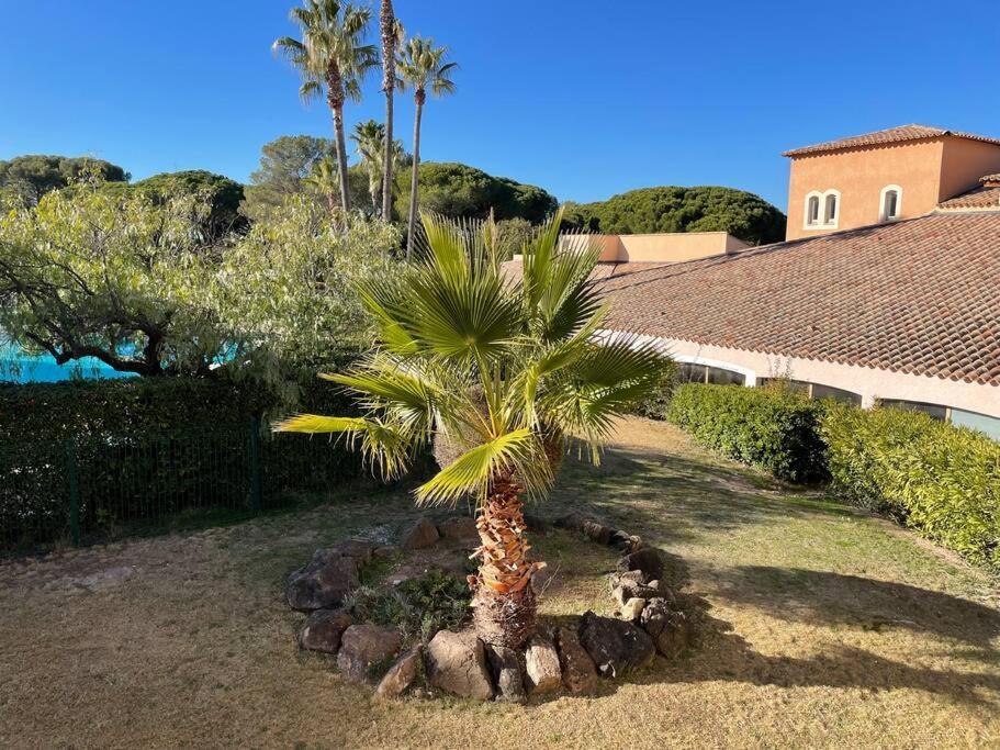 Bel Appartement Vue Sur Piscine 1 Chambre Fermee Et 1 Espace Cabine Saint-Raphaël Екстериор снимка